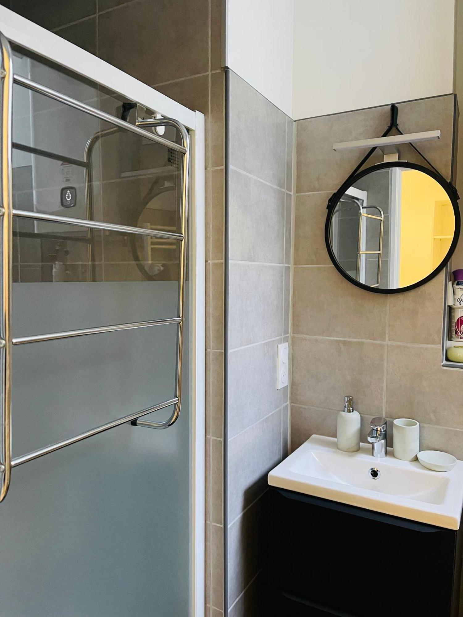 Le Caubous Plein Centre Appartement Calme Avec Chambre Et Cuisine Equipee Bagnères-de-Bigorre Esterno foto